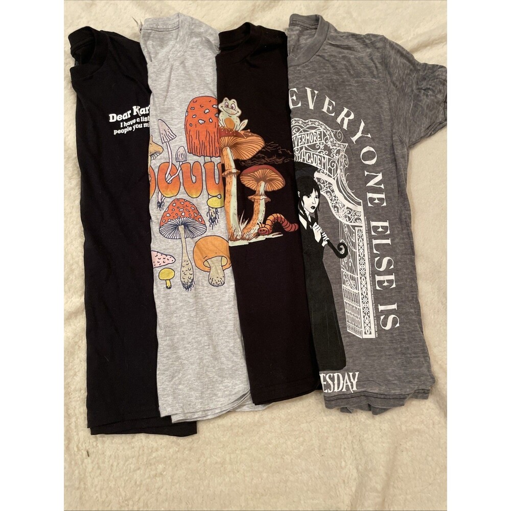 4-junior t shirts size small